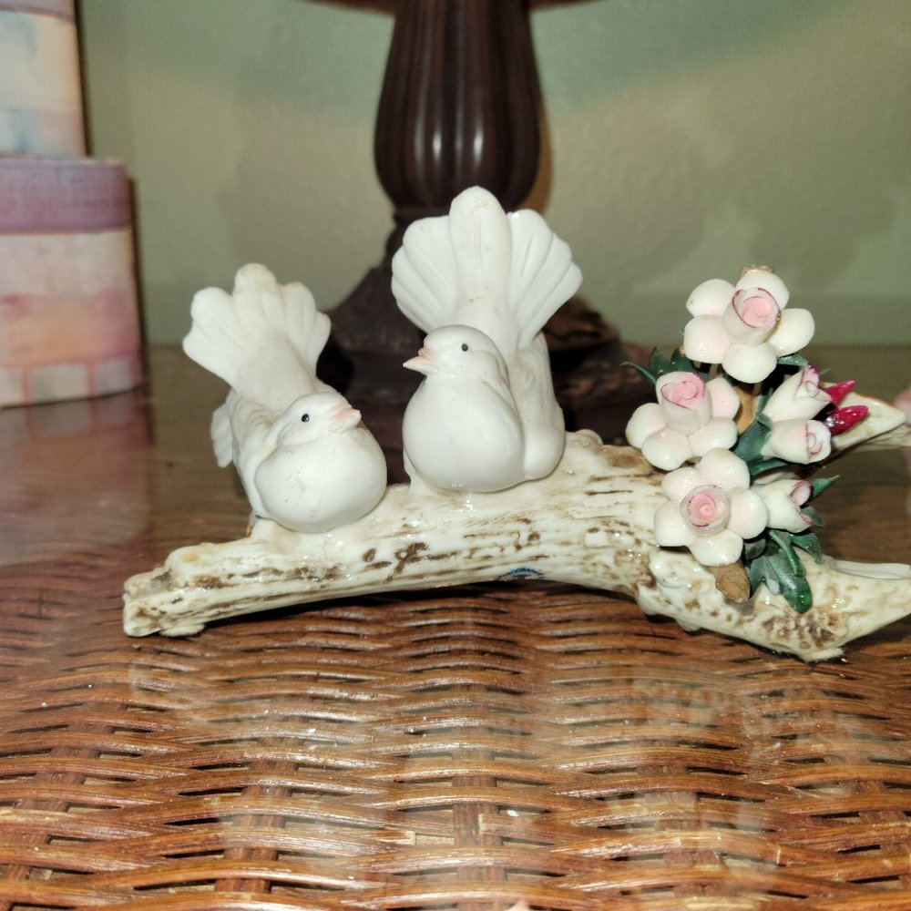 Capodimonte Doves on Log